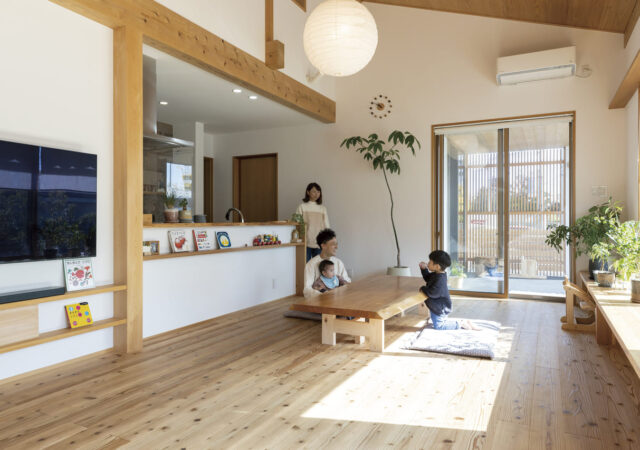 営業スタッフが建てた木を楽しむ家